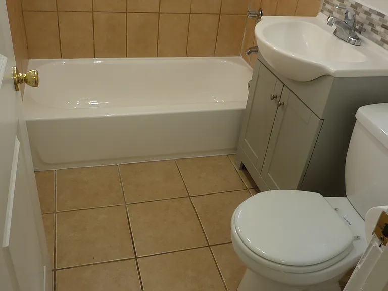 7730 S Comstock Ave #C — Photo 16