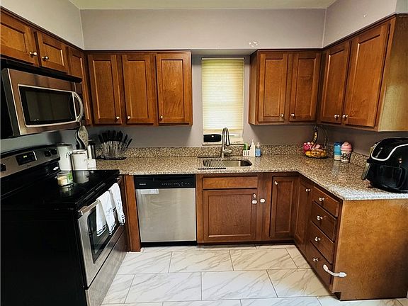 3rd image of 4075 Ellison Rd