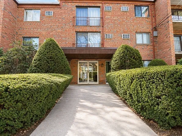 33 Paul St APT 24, Newton, MA 02459