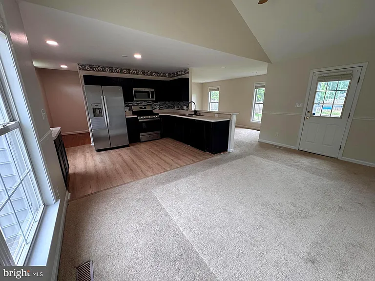 7423 Laura Ln — Photo 5