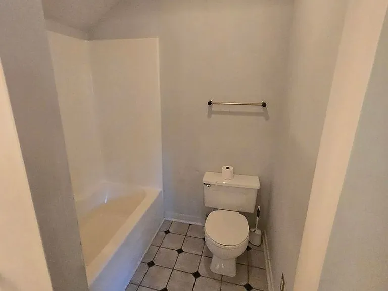 104 Hampton Ct — Photo 22