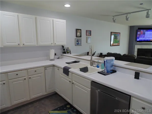 335 Vision Dr Unit 1B, Camdenton, MO 65020