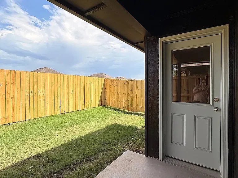 3 bed, 1200 sqft, $1,595 — Photo 4
