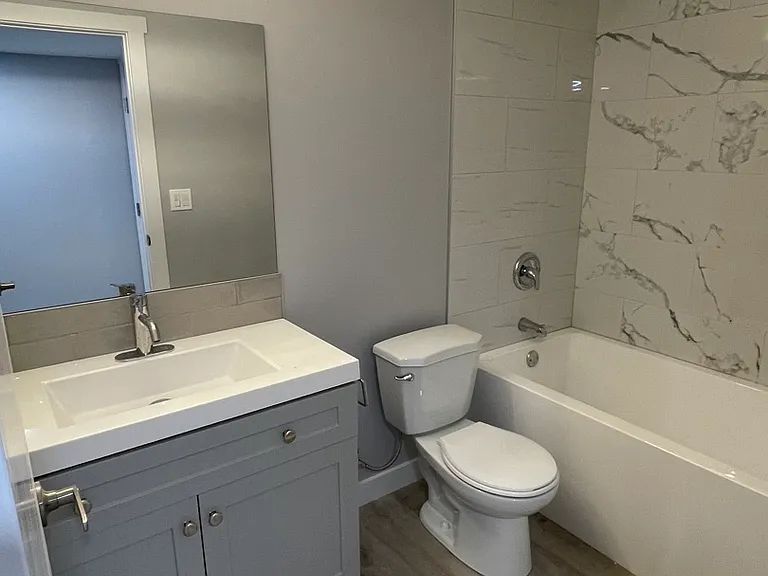 6028 Thorncliffe Dr NW #B — Photo 8