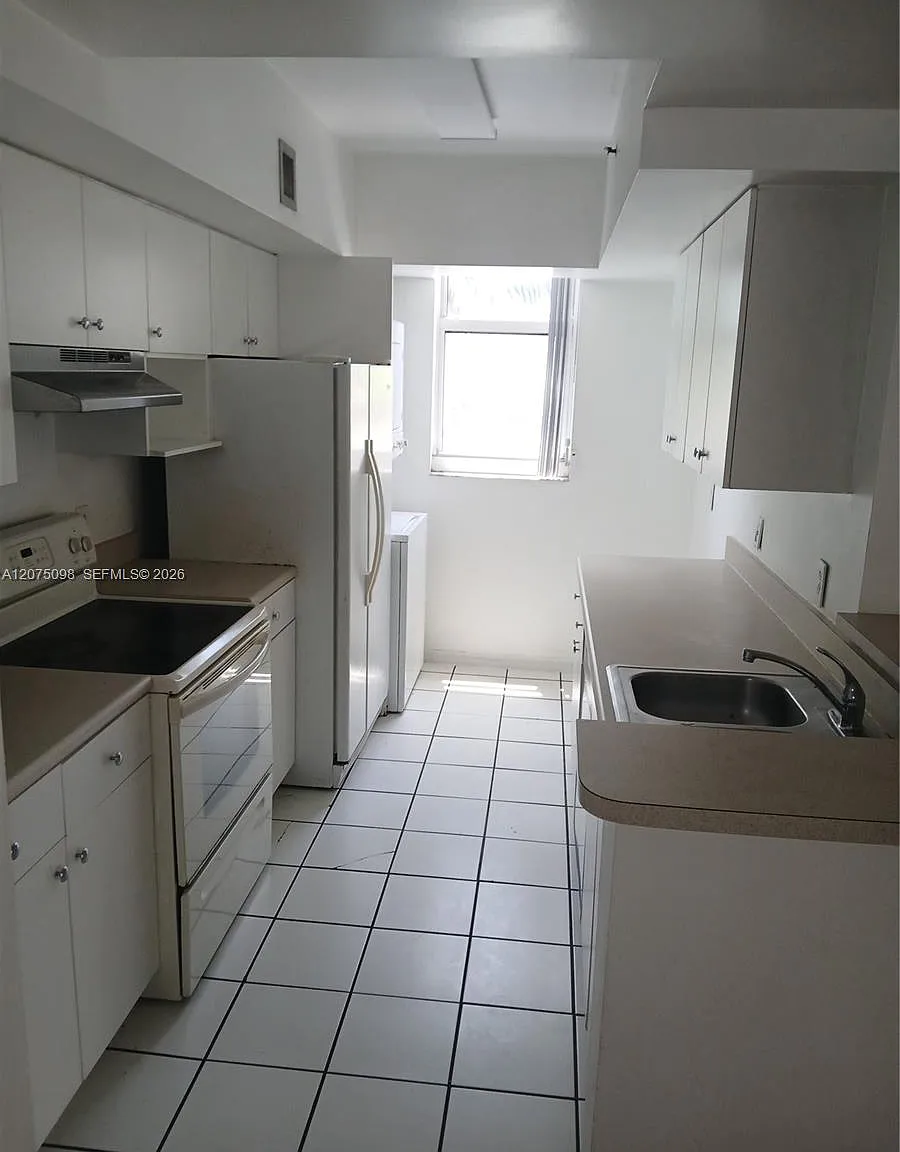 Blue Lagoon Condo — Photo 2