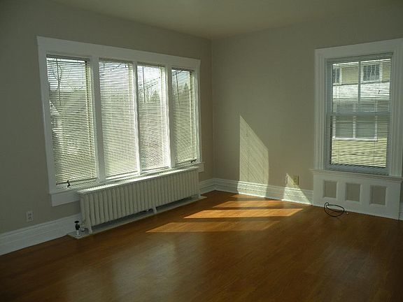 2nd image of 320 W Oliver St APT 3