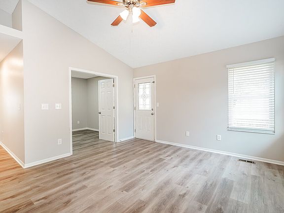 4th image of 1551 Covina Dr