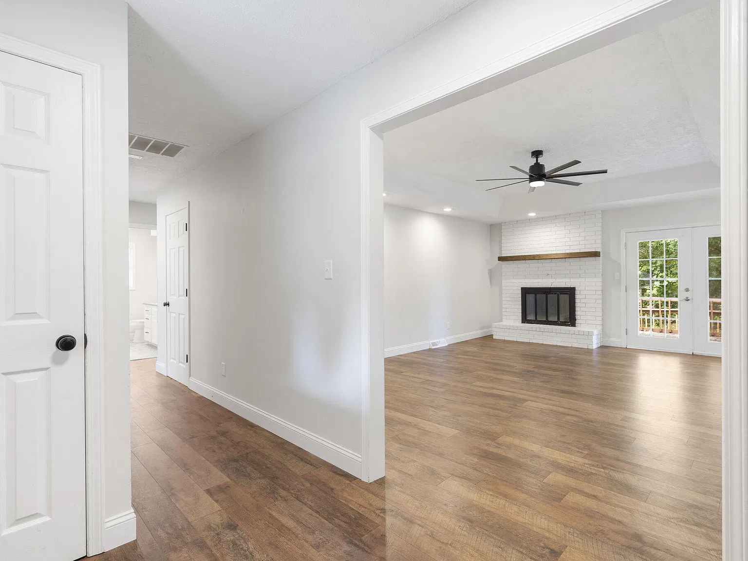 3 bed, 2.0 bath, 1629 sqft, $1,995 — Photo 4