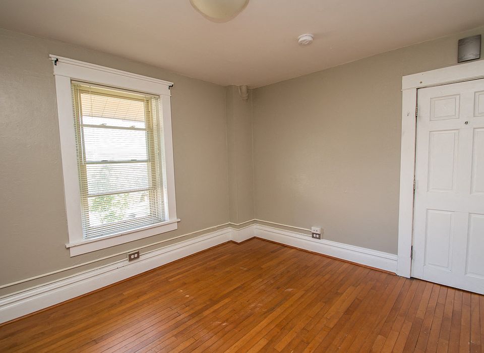 1501 Broadway Street Unit 4 Living/ Bedroom Area