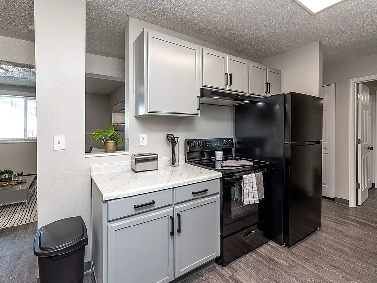 FREE 2nd Month's Rent When You Apply Within 24 Hours of Your Tour at Weston Park Apartments! — Photo 23