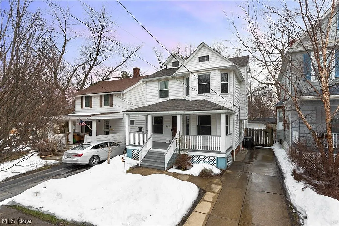 1329 Hall Ave photo 1