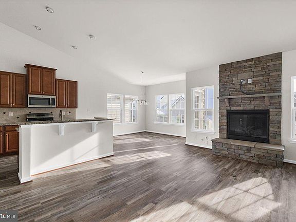 5th image of 146 Tollerton Trl