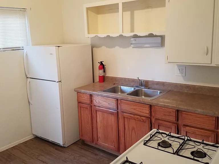 528 Vermont Street NE — Photo 2