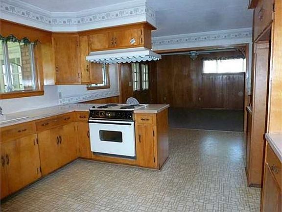 3rd image of 1505 Walker Ln
