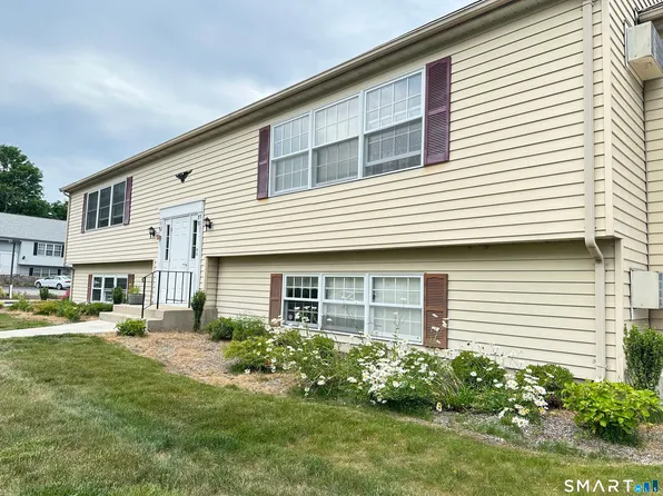 92 Founders Village #92, Clinton, CT 06413