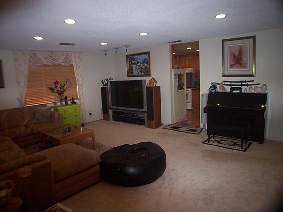 2nd image of 1020 W Mariposa Ln