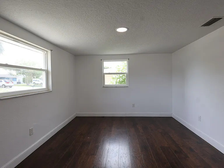 10941 Felsdale Ave — Photo 4