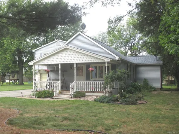 6822 Prescott Dr, Derby, NY 14047
