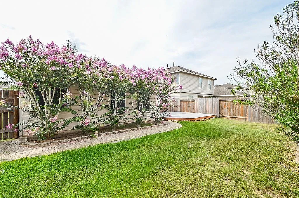3 bed, 2.0 bath, 1686 sqft, $1,725 — Photo 3