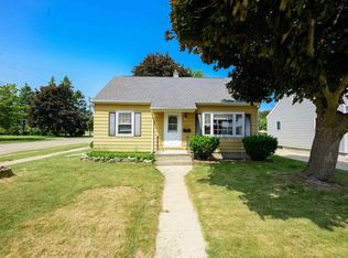 1555 Sanders St, Oshkosh, WI 54902