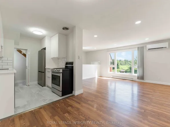 5 Banner Rd, Ottawa, ON K2H 8T3