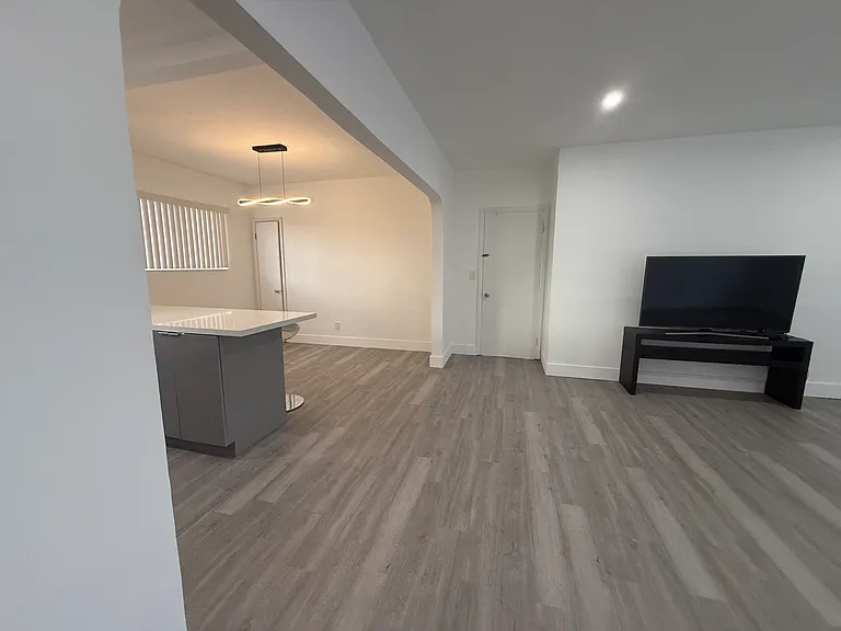 615 82nd St #3 — Photo 12