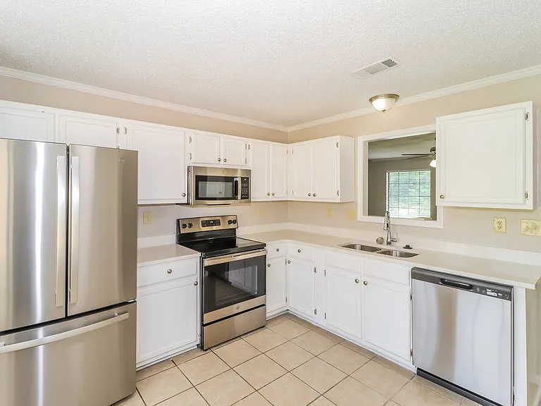 5859 Pepper Xing — Photo 8