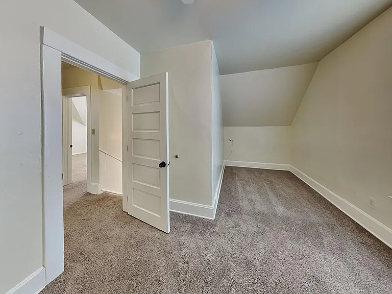 914 E Indiana Ave — Photo 14