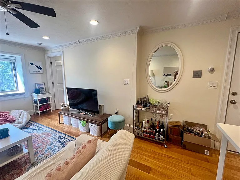 245 E St #3 — Photo 3