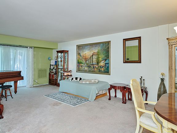 4th image of 502 W Huntington Commons Rd APT 238
