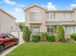 32 Ovas Ct, Staten Island, NY 10312