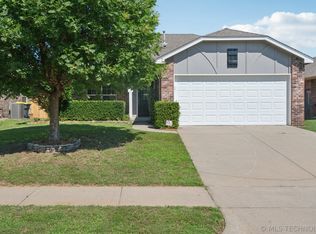 4011 W 104th Pl S, Jenks, OK 74037