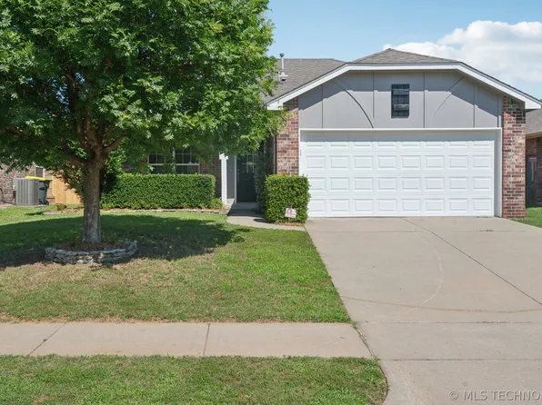 4011 W 104th Pl S, Jenks, OK 74037