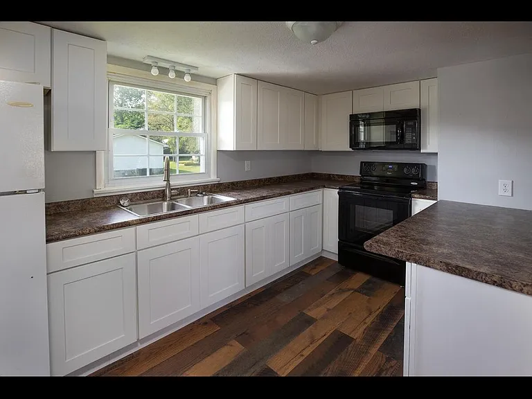 606 Catawba St — Photo 3