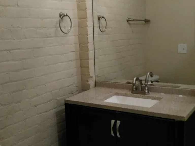 114 E University St #9 — Photo 8