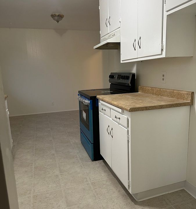 1st image of 1072 White Dr