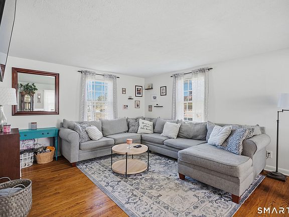 5th image of 190 Steele Street