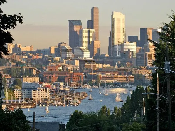 3829 Eastern Ave N, Seattle, WA 98103