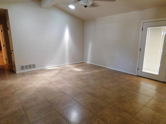 3rd image of 2815 Veterans Ave