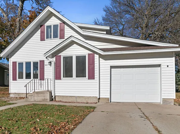 462 E Washington St, Le Center, MN 56057