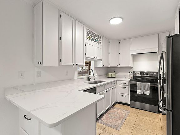 5th image of 10248A Oakhaven Dr N