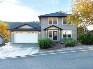 590 N View Dr, Winchester, OR 97495