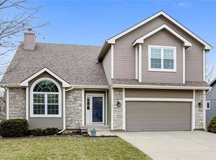 632 N White Dr, Gardner, KS 66030