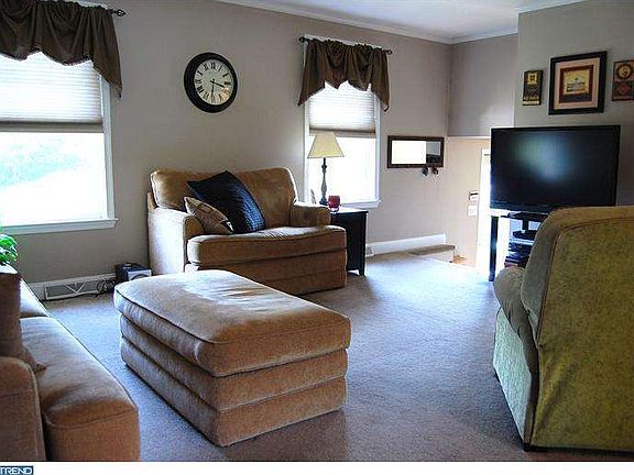 3rd image of 101 York Dr