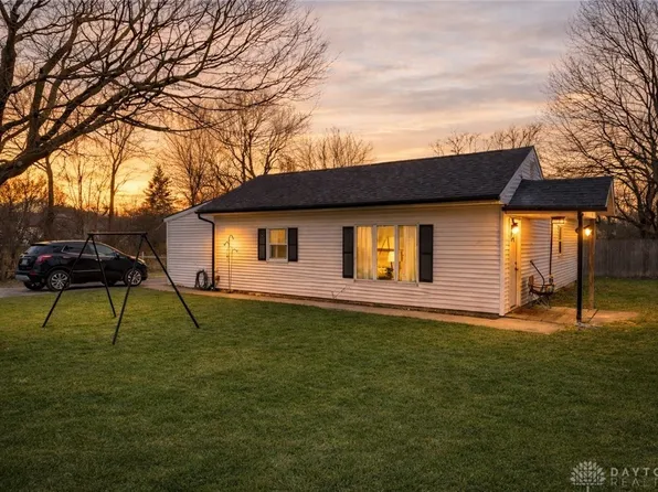126 Oak St, Saint Paris, OH 43072