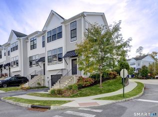 1 W Cross Trl UNIT 120, Danbury, CT 06810