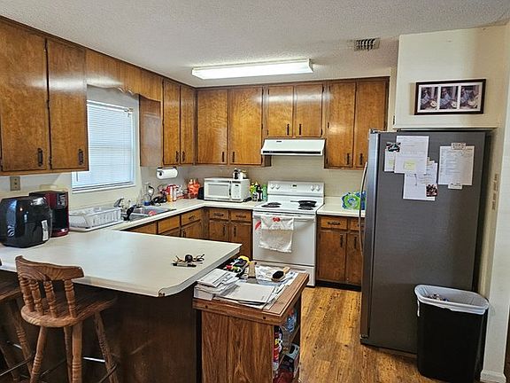 4th image of 711 NW Avenue C