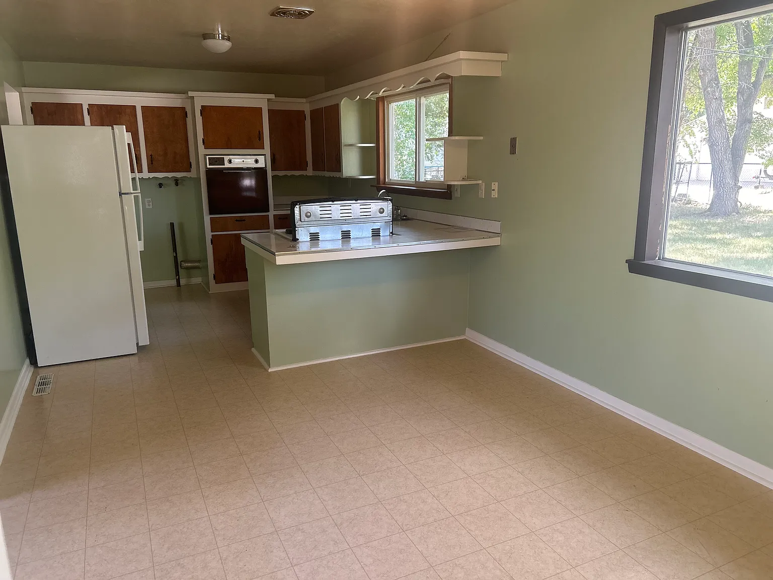 3 bed, 1056 sqft, $1,750 — Photo 4