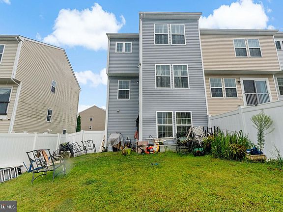 3rd image of 362 Rumbling Rock Rd