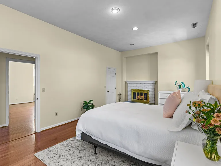 80 Howland Rd — Photo 31